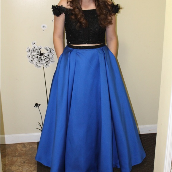 Dresses & Skirts - 2 piece prom dress